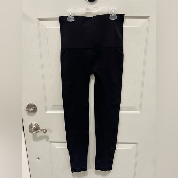 SPANX by Sara Blakely Black Textured Leggings NWT size XL - Picture 3 of 5